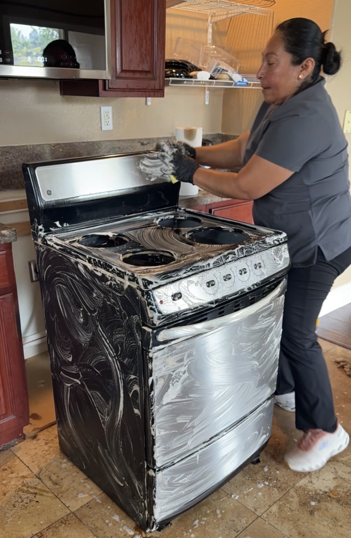 Move-out stove and oven deep cleaning service in Carlsbad by Cali Wave Cleaning
